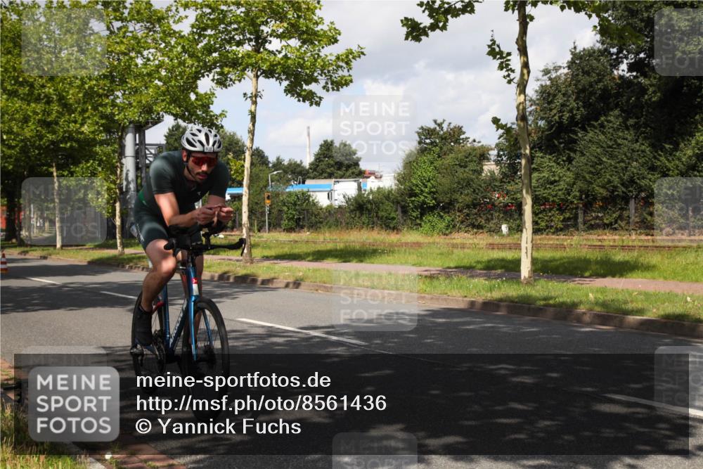 10.08.2025 - GEWOBA Citytriathlon Bremen Yannick Fuchs http://msf.ph/oto/8561436 10.08.2025 12:16:54 Radfahren 567, 783, 822, 877, 915, 1010, 1035, 1037, 1039 meine-sportfotos.de