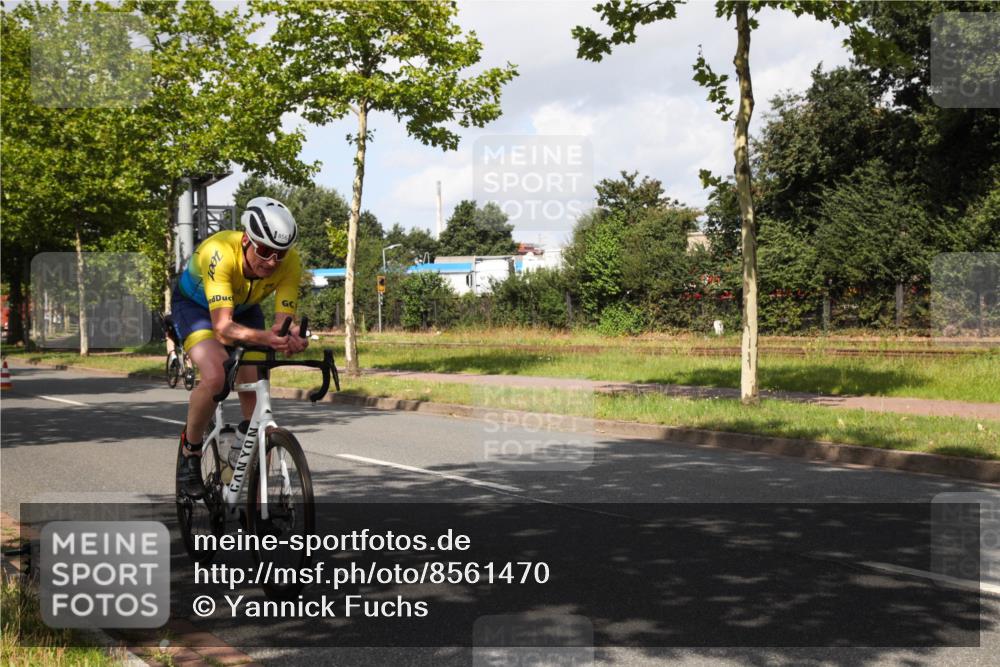 10.08.2025 - GEWOBA Citytriathlon Bremen Yannick Fuchs http://msf.ph/oto/8561470 10.08.2025 12:17:22 Radfahren 671, 856, 912, 956 meine-sportfotos.de