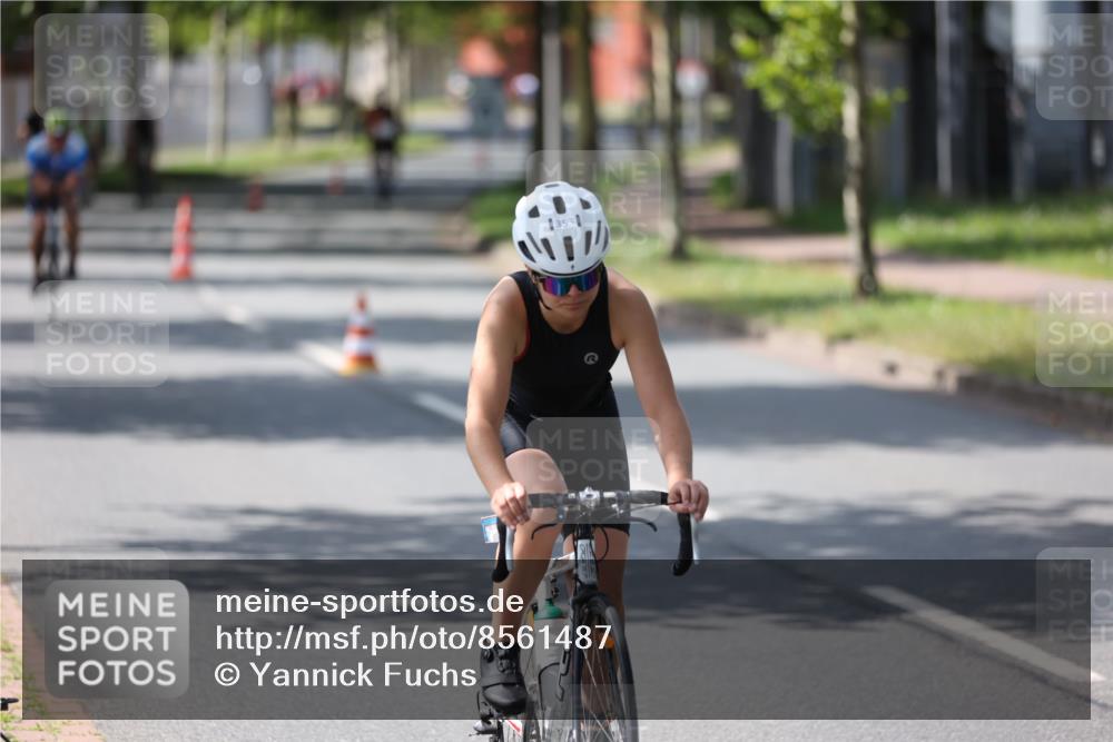 10.08.2025 - GEWOBA Citytriathlon Bremen Yannick Fuchs http://msf.ph/oto/8561487 10.08.2025 14:22:55 Radfahren 86, 89, 163, 182, 204, 246, 249, 252, 280, 288, 289, 297, 353, 427 meine-sportfotos.de
