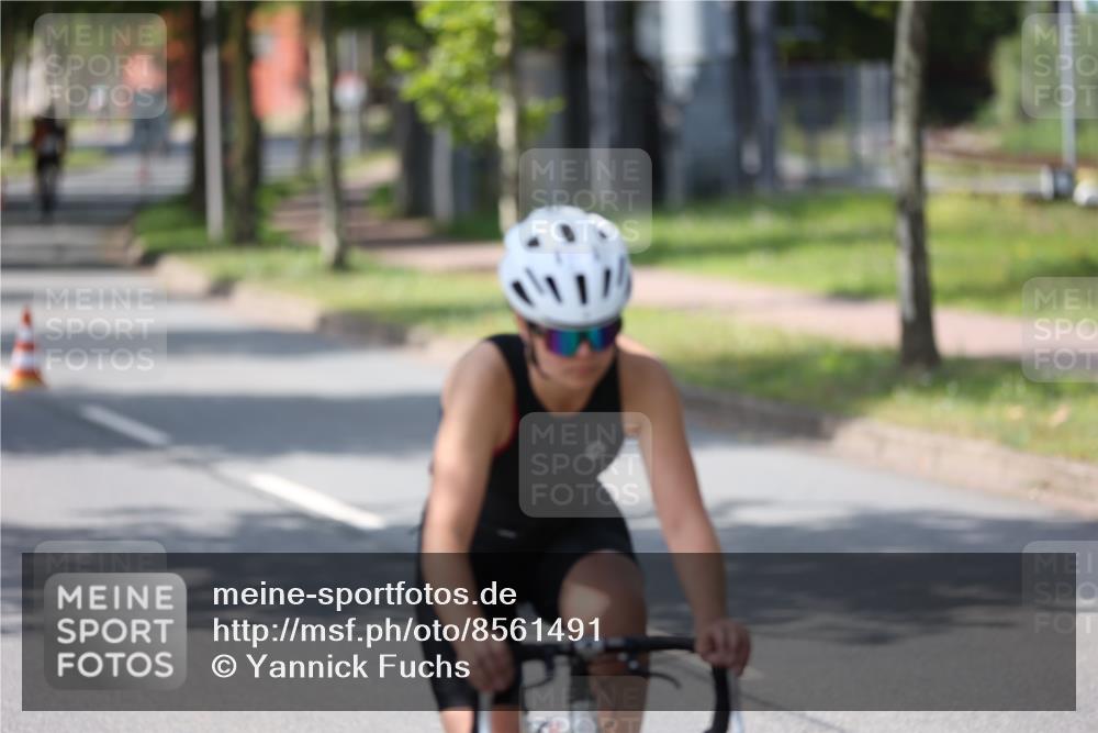 10.08.2025 - GEWOBA Citytriathlon Bremen Yannick Fuchs http://msf.ph/oto/8561491 10.08.2025 14:22:55 Radfahren 86, 89, 163, 182, 204, 246, 249, 252, 280, 288, 289, 297, 353, 427 meine-sportfotos.de