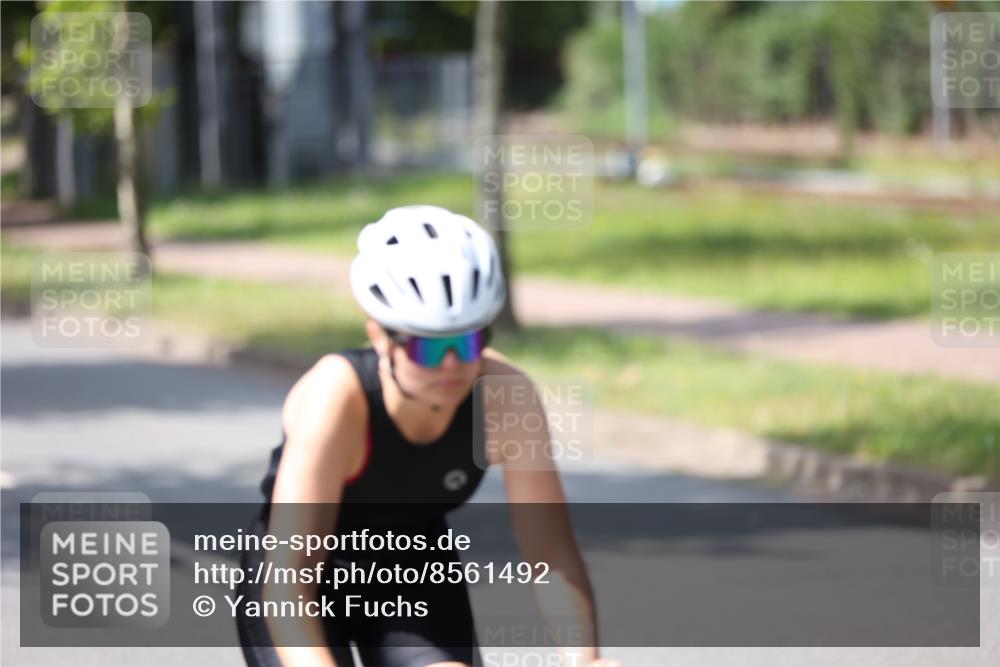 10.08.2025 - GEWOBA Citytriathlon Bremen Yannick Fuchs http://msf.ph/oto/8561492 10.08.2025 14:22:55 Radfahren 86, 89, 163, 182, 204, 246, 249, 252, 280, 288, 289, 297, 353, 427 meine-sportfotos.de