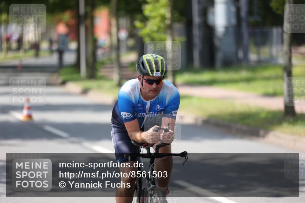 10.08.2025 - GEWOBA Citytriathlon Bremen Yannick Fuchs http://msf.ph/oto/8561503 10.08.2025 14:22:58 Radfahren 89, 163, 182, 204, 246, 249, 252, 280, 288, 289, 297, 353, 427 meine-sportfotos.de