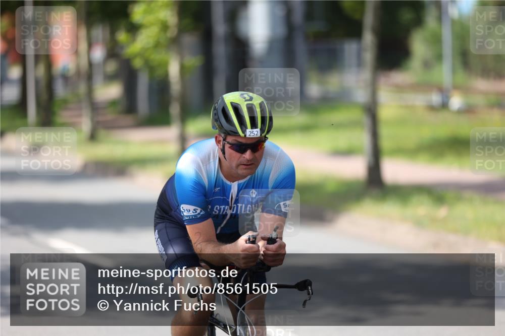 10.08.2025 - GEWOBA Citytriathlon Bremen Yannick Fuchs http://msf.ph/oto/8561505 10.08.2025 14:22:58 Radfahren 89, 163, 182, 204, 246, 249, 252, 280, 288, 289, 297, 353, 427 meine-sportfotos.de