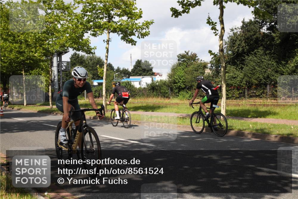 10.08.2025 - GEWOBA Citytriathlon Bremen Yannick Fuchs http://msf.ph/oto/8561524 10.08.2025 12:17:57 Radfahren 553, 560, 566, 741, 765, 794, 833, 867, 933, 966, 977, 1025 meine-sportfotos.de