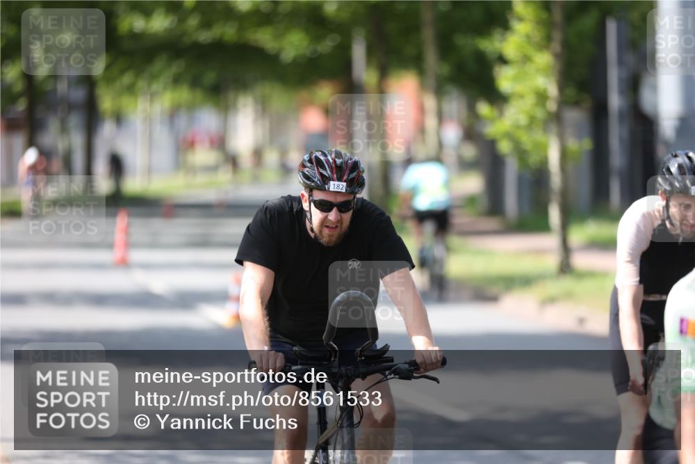 10.08.2025 - GEWOBA Citytriathlon Bremen Yannick Fuchs http://msf.ph/oto/8561533 10.08.2025 14:23:03 Radfahren 89, 163, 182, 209, 222, 246, 249, 252, 280, 288, 289, 353, 423, 427, 431, 480 meine-sportfotos.de