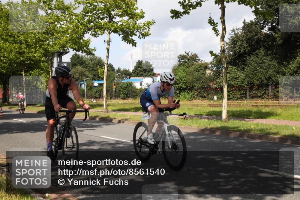 10.08.2025 - GEWOBA Citytriathlon Bremen Yannick Fuchs http://msf.ph/oto/8561540 10.08.2025 12:18:05 Radfahren 553, 579, 582, 741, 765, 794, 833, 867, 933, 966, 977 meine-sportfotos.de