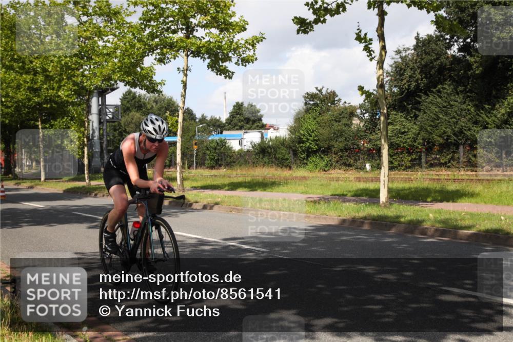 10.08.2025 - GEWOBA Citytriathlon Bremen Yannick Fuchs http://msf.ph/oto/8561541 10.08.2025 12:18:08 Radfahren 553, 579, 582, 794, 833, 867, 914, 933, 966, 977 meine-sportfotos.de