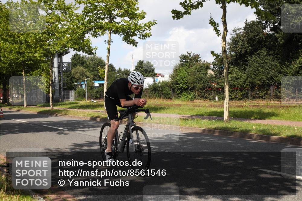 10.08.2025 - GEWOBA Citytriathlon Bremen Yannick Fuchs http://msf.ph/oto/8561546 10.08.2025 12:18:12 Radfahren 553, 579, 582, 794, 833, 867, 914, 966, 973, 977 meine-sportfotos.de