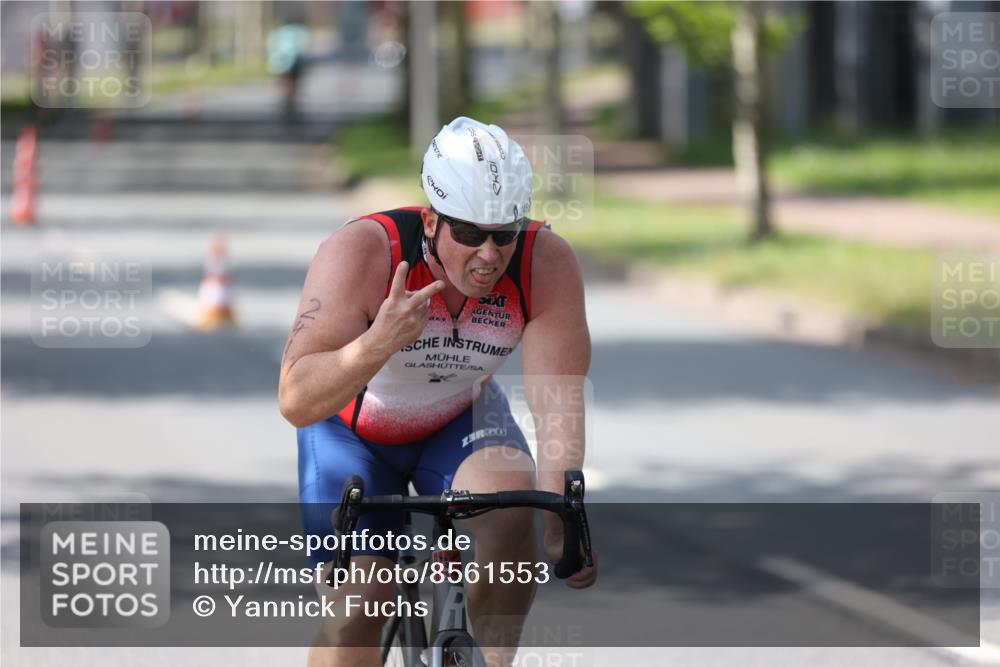 10.08.2025 - GEWOBA Citytriathlon Bremen Yannick Fuchs http://msf.ph/oto/8561553 10.08.2025 14:23:09 Radfahren 163, 200, 209, 213, 222, 246, 249, 252, 288, 289, 423, 431, 478, 480 meine-sportfotos.de