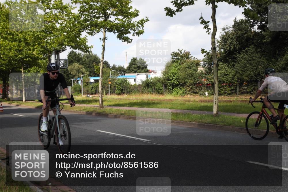 10.08.2025 - GEWOBA Citytriathlon Bremen Yannick Fuchs http://msf.ph/oto/8561586 10.08.2025 12:18:44 Radfahren 556, 584, 642, 652, 678, 759, 781, 789, 790, 825, 853, 855, 919, 1015, 1018, 1029 meine-sportfotos.de