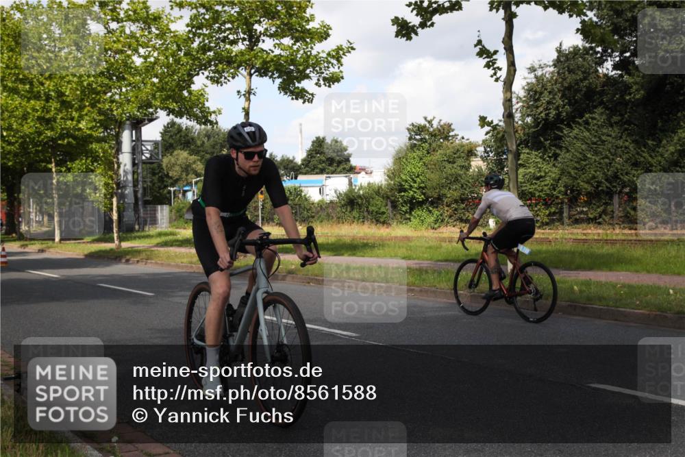 10.08.2025 - GEWOBA Citytriathlon Bremen Yannick Fuchs http://msf.ph/oto/8561588 10.08.2025 12:18:44 Radfahren 556, 584, 642, 652, 678, 759, 781, 789, 790, 825, 853, 855, 919, 1015, 1018, 1029 meine-sportfotos.de
