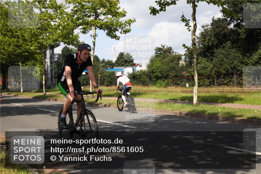10.08.2025 - GEWOBA Citytriathlon Bremen Yannick Fuchs http://msf.ph/oto/8561605 10.08.2025 12:18:55 Radfahren 556, 789, 790, 825, 853, 978, 982, 1018 meine-sportfotos.de