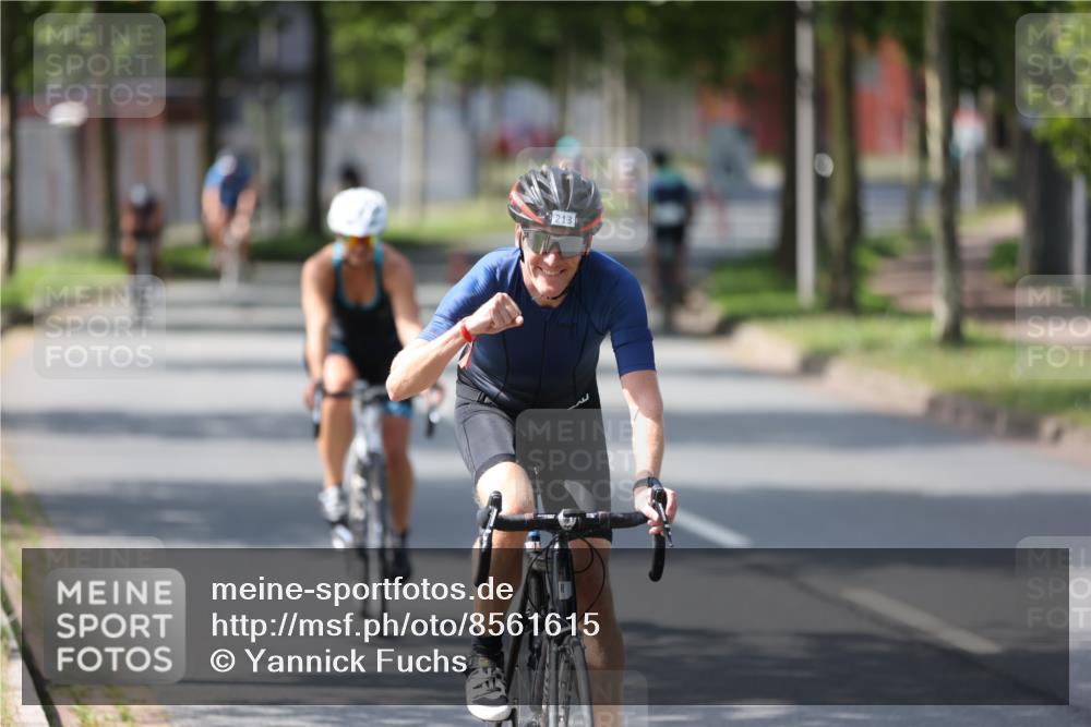 10.08.2025 - GEWOBA Citytriathlon Bremen Yannick Fuchs http://msf.ph/oto/8561615 10.08.2025 14:23:19 Radfahren 99, 154, 163, 200, 209, 213, 222, 225, 249, 250, 251, 317, 423, 431, 478, 480 meine-sportfotos.de