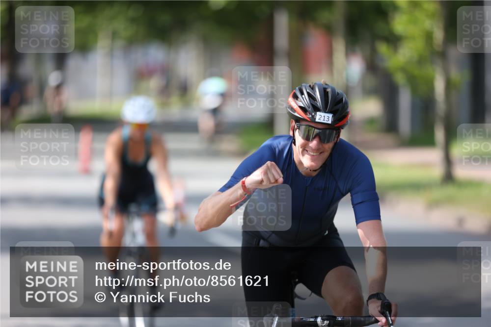10.08.2025 - GEWOBA Citytriathlon Bremen Yannick Fuchs http://msf.ph/oto/8561621 10.08.2025 14:23:19 Radfahren 99, 154, 163, 200, 209, 213, 222, 225, 249, 250, 251, 317, 423, 431, 478, 480 meine-sportfotos.de