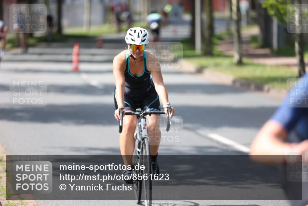 10.08.2025 - GEWOBA Citytriathlon Bremen Yannick Fuchs http://msf.ph/oto/8561623 10.08.2025 14:23:19 Radfahren 99, 154, 163, 200, 209, 213, 222, 225, 249, 250, 251, 317, 423, 431, 478, 480 meine-sportfotos.de