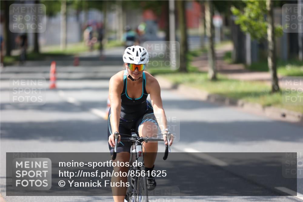 10.08.2025 - GEWOBA Citytriathlon Bremen Yannick Fuchs http://msf.ph/oto/8561625 10.08.2025 14:23:20 Radfahren 99, 154, 163, 200, 209, 213, 222, 225, 249, 250, 251, 317, 423, 431, 478, 480 meine-sportfotos.de