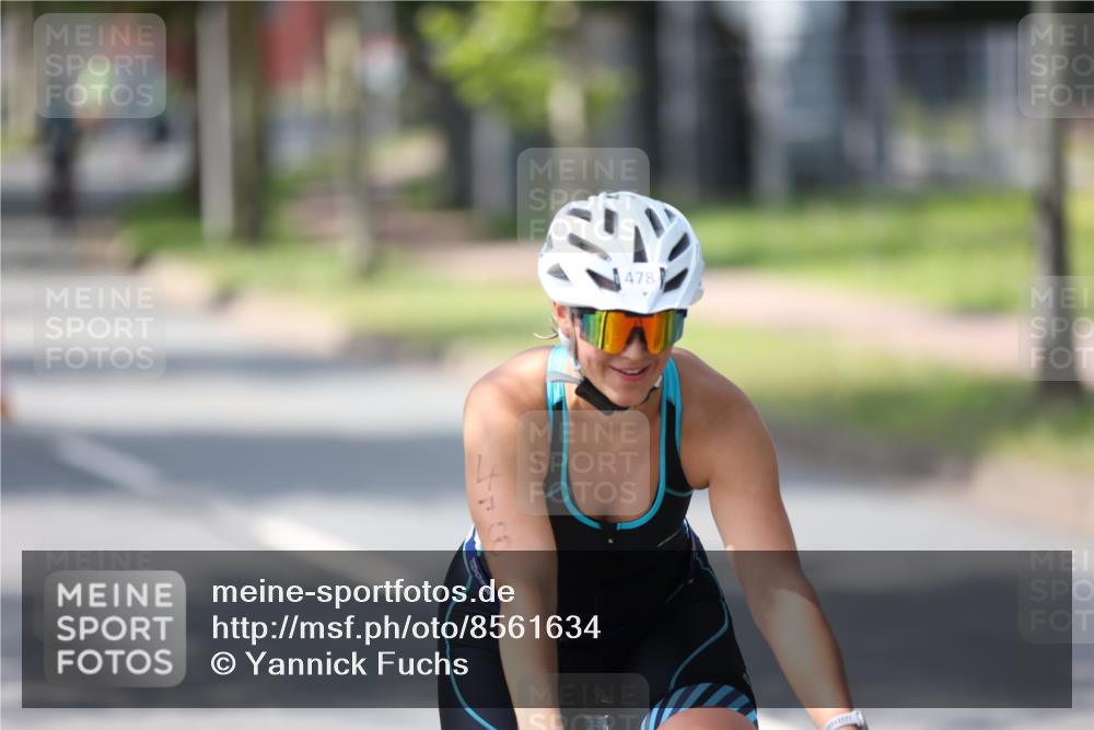 10.08.2025 - GEWOBA Citytriathlon Bremen Yannick Fuchs http://msf.ph/oto/8561634 10.08.2025 14:23:20 Radfahren 99, 154, 163, 200, 209, 213, 222, 225, 249, 250, 251, 317, 423, 431, 478, 480 meine-sportfotos.de