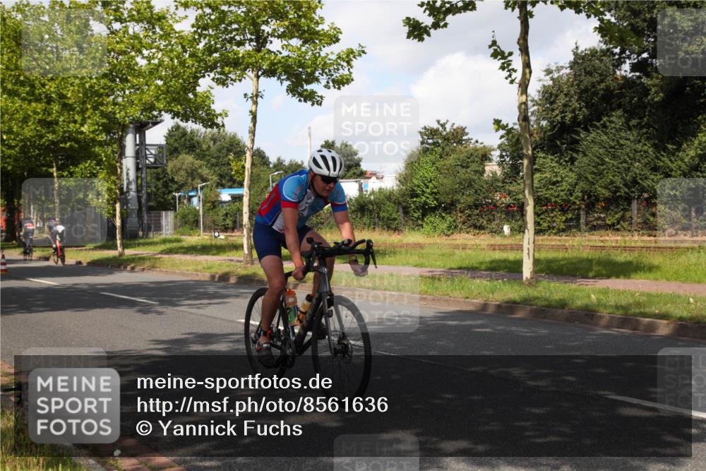 10.08.2025 - GEWOBA Citytriathlon Bremen Yannick Fuchs http://msf.ph/oto/8561636 10.08.2025 12:19:21 Radfahren 709, 750, 762, 804, 872, 1033 meine-sportfotos.de