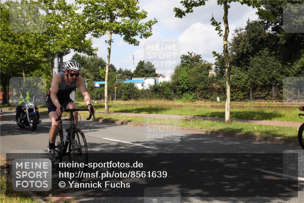 10.08.2025 - GEWOBA Citytriathlon Bremen Yannick Fuchs http://msf.ph/oto/8561639 10.08.2025 12:19:26 Radfahren 709, 750, 762, 804, 872, 1033 meine-sportfotos.de