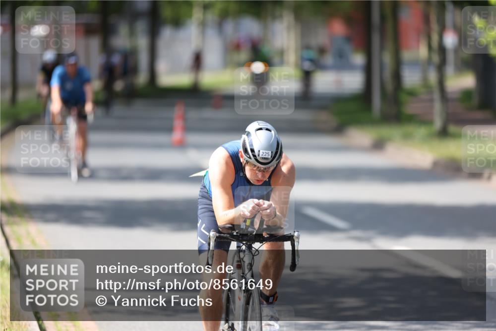 10.08.2025 - GEWOBA Citytriathlon Bremen Yannick Fuchs http://msf.ph/oto/8561649 10.08.2025 14:23:23 Radfahren 99, 154, 200, 209, 213, 222, 225, 250, 251, 317, 423, 431, 478, 480 meine-sportfotos.de