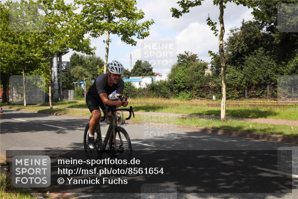 10.08.2025 - GEWOBA Citytriathlon Bremen Yannick Fuchs http://msf.ph/oto/8561654 10.08.2025 12:19:31 Radfahren 554, 749, 762, 804, 872, 1033 meine-sportfotos.de