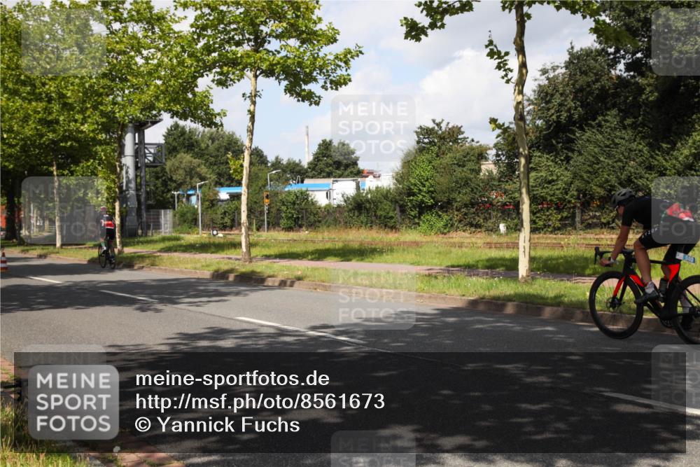 10.08.2025 - GEWOBA Citytriathlon Bremen Yannick Fuchs http://msf.ph/oto/8561673 10.08.2025 12:19:53 Radfahren 554, 639, 719, 739, 764, 841, 1027 meine-sportfotos.de