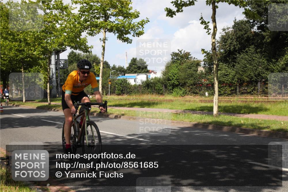 10.08.2025 - GEWOBA Citytriathlon Bremen Yannick Fuchs http://msf.ph/oto/8561685 10.08.2025 12:20:01 Radfahren 639, 719, 739, 764, 782, 784, 841, 844, 920, 1027 meine-sportfotos.de