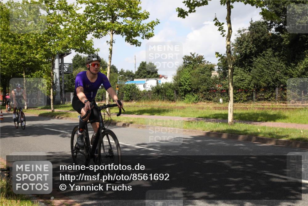 10.08.2025 - GEWOBA Citytriathlon Bremen Yannick Fuchs http://msf.ph/oto/8561692 10.08.2025 12:20:06 Radfahren 570, 639, 739, 764, 782, 784, 841, 844, 892, 920, 1027 meine-sportfotos.de