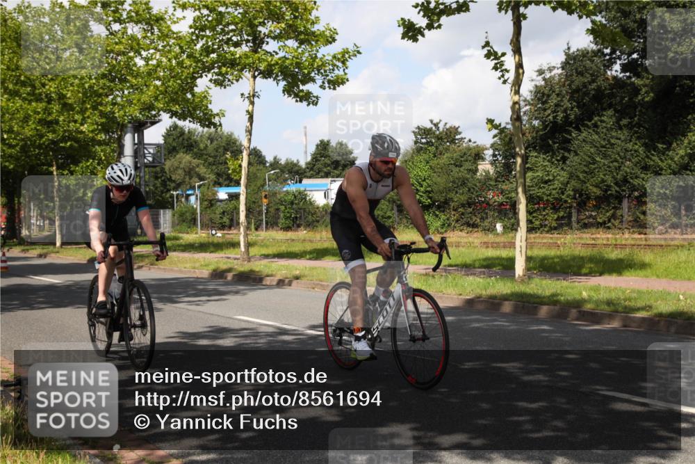 10.08.2025 - GEWOBA Citytriathlon Bremen Yannick Fuchs http://msf.ph/oto/8561694 10.08.2025 12:20:07 Radfahren 565, 570, 639, 739, 764, 782, 784, 841, 844, 892, 920, 1027 meine-sportfotos.de