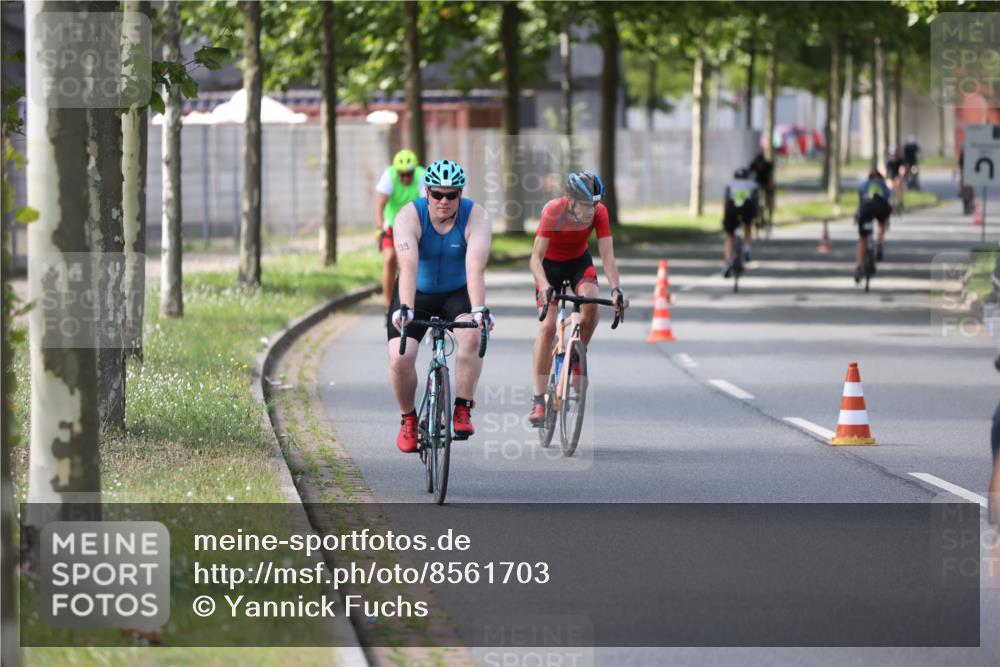 10.08.2025 - GEWOBA Citytriathlon Bremen Yannick Fuchs http://msf.ph/oto/8561703 10.08.2025 14:23:30 Radfahren 99, 154, 200, 205, 225, 234, 250, 251, 317, 478 meine-sportfotos.de