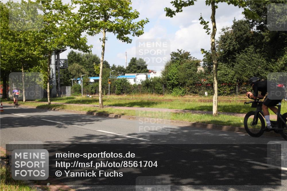 10.08.2025 - GEWOBA Citytriathlon Bremen Yannick Fuchs http://msf.ph/oto/8561704 10.08.2025 12:20:12 Radfahren 565, 570, 639, 720, 739, 764, 782, 784, 844, 892, 920, 1027 meine-sportfotos.de
