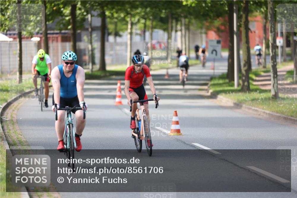 10.08.2025 - GEWOBA Citytriathlon Bremen Yannick Fuchs http://msf.ph/oto/8561706 10.08.2025 14:23:30 Radfahren 99, 154, 200, 205, 225, 234, 250, 251, 317, 478 meine-sportfotos.de