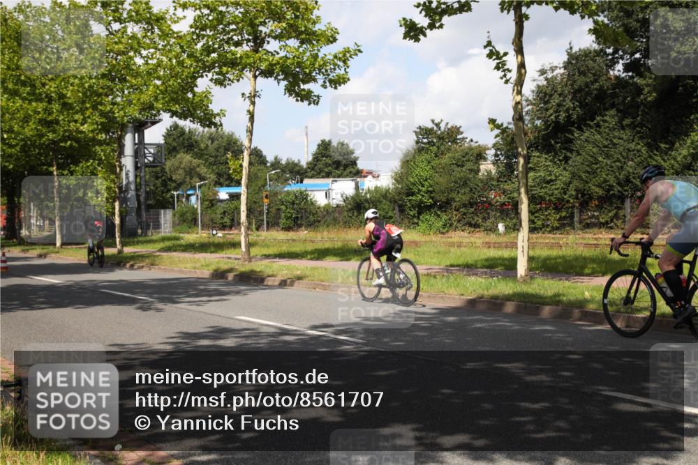 10.08.2025 - GEWOBA Citytriathlon Bremen Yannick Fuchs http://msf.ph/oto/8561707 10.08.2025 12:20:14 Radfahren 565, 570, 596, 639, 720, 782, 784, 844, 892, 920, 1027 meine-sportfotos.de