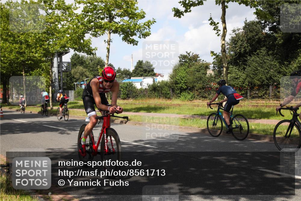 10.08.2025 - GEWOBA Citytriathlon Bremen Yannick Fuchs http://msf.ph/oto/8561713 10.08.2025 12:20:16 Radfahren 565, 570, 596, 639, 720, 782, 784, 844, 892, 920, 1027 meine-sportfotos.de