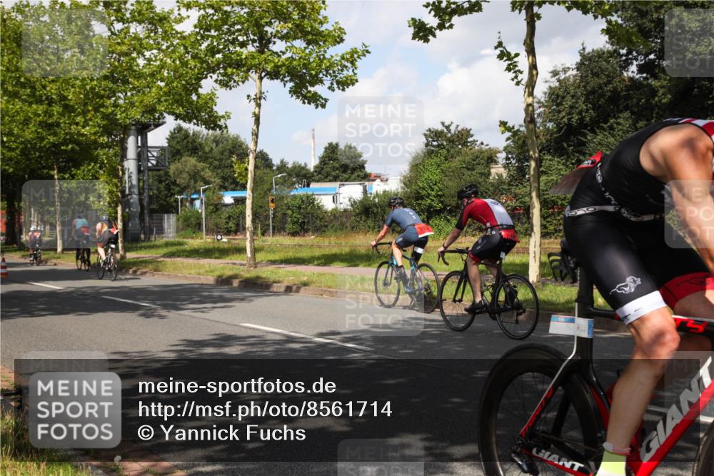 10.08.2025 - GEWOBA Citytriathlon Bremen Yannick Fuchs http://msf.ph/oto/8561714 10.08.2025 12:20:16 Radfahren 565, 570, 596, 639, 720, 782, 784, 844, 892, 920, 1027 meine-sportfotos.de