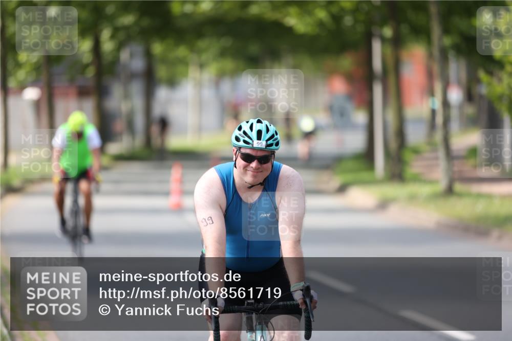 10.08.2025 - GEWOBA Citytriathlon Bremen Yannick Fuchs http://msf.ph/oto/8561719 10.08.2025 14:23:32 Radfahren 99, 154, 158, 200, 205, 225, 234, 250, 251, 317 meine-sportfotos.de