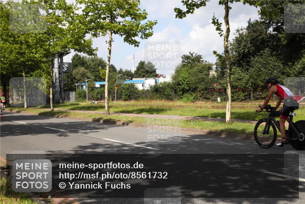 10.08.2025 - GEWOBA Citytriathlon Bremen Yannick Fuchs http://msf.ph/oto/8561732 10.08.2025 12:20:27 Radfahren 563, 565, 570, 596, 631, 720, 734, 892, 900 meine-sportfotos.de