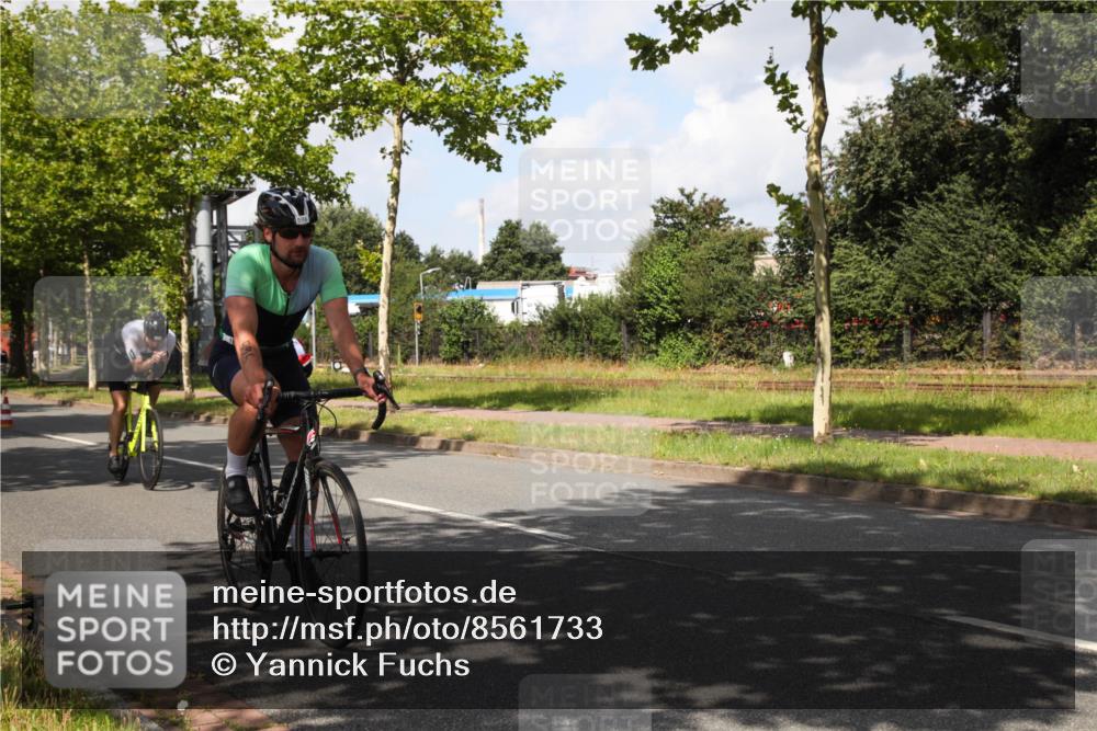 10.08.2025 - GEWOBA Citytriathlon Bremen Yannick Fuchs http://msf.ph/oto/8561733 10.08.2025 12:20:28 Radfahren 563, 565, 570, 596, 631, 720, 734, 829, 892, 900 meine-sportfotos.de