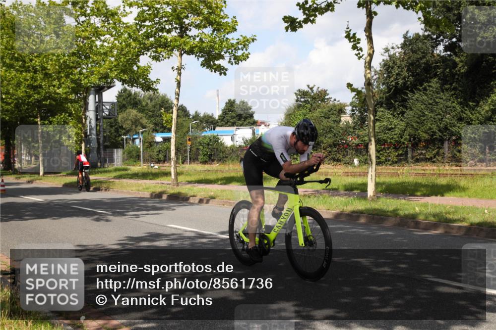10.08.2025 - GEWOBA Citytriathlon Bremen Yannick Fuchs http://msf.ph/oto/8561736 10.08.2025 12:20:29 Radfahren 563, 565, 570, 596, 631, 720, 734, 829, 892, 900 meine-sportfotos.de