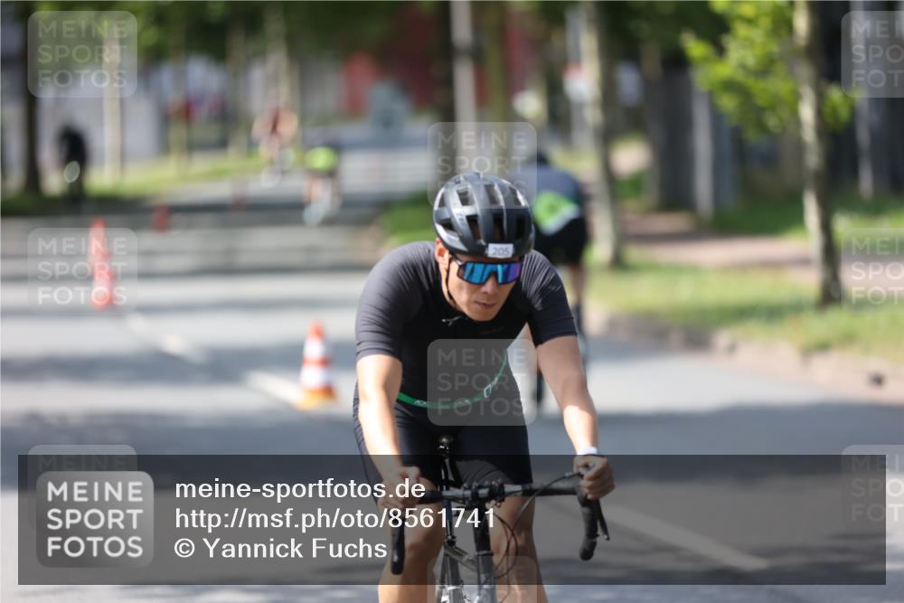 10.08.2025 - GEWOBA Citytriathlon Bremen Yannick Fuchs http://msf.ph/oto/8561741 10.08.2025 14:23:40 Radfahren 99, 128, 158, 205, 234, 250, 251, 317 meine-sportfotos.de