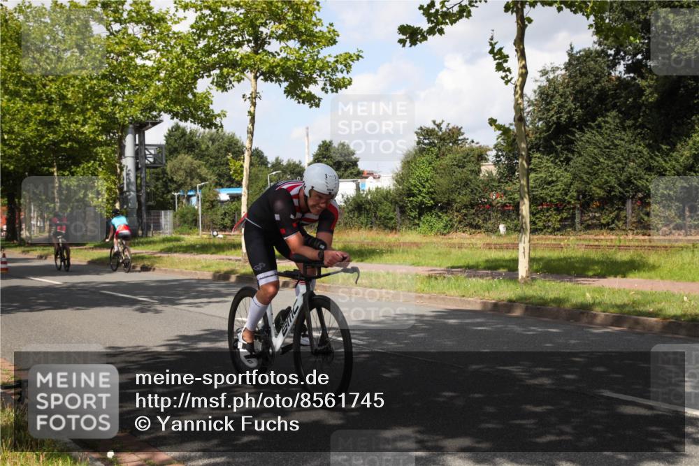 10.08.2025 - GEWOBA Citytriathlon Bremen Yannick Fuchs http://msf.ph/oto/8561745 10.08.2025 12:20:34 Radfahren 563, 596, 631, 720, 734, 829, 900, 940 meine-sportfotos.de