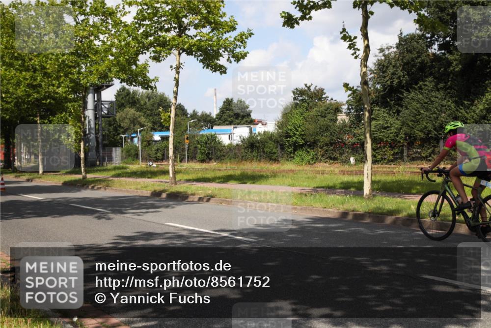 10.08.2025 - GEWOBA Citytriathlon Bremen Yannick Fuchs http://msf.ph/oto/8561752 10.08.2025 12:20:41 Radfahren 563, 631, 734, 829, 899, 900, 940, 1001 meine-sportfotos.de