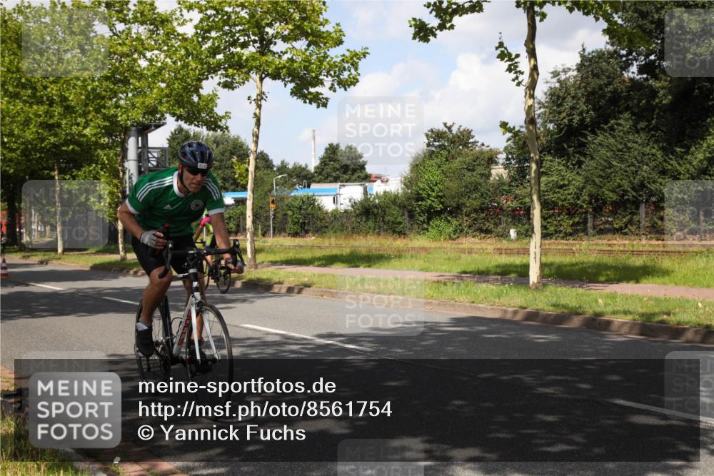 10.08.2025 - GEWOBA Citytriathlon Bremen Yannick Fuchs http://msf.ph/oto/8561754 10.08.2025 12:20:42 Radfahren 563, 631, 734, 772, 829, 899, 900, 940, 1001 meine-sportfotos.de