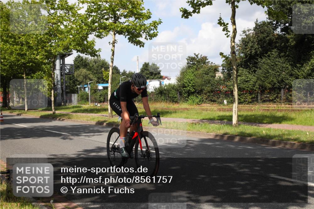10.08.2025 - GEWOBA Citytriathlon Bremen Yannick Fuchs http://msf.ph/oto/8561757 10.08.2025 12:20:47 Radfahren 563, 734, 772, 795, 829, 899, 900, 940, 1001 meine-sportfotos.de