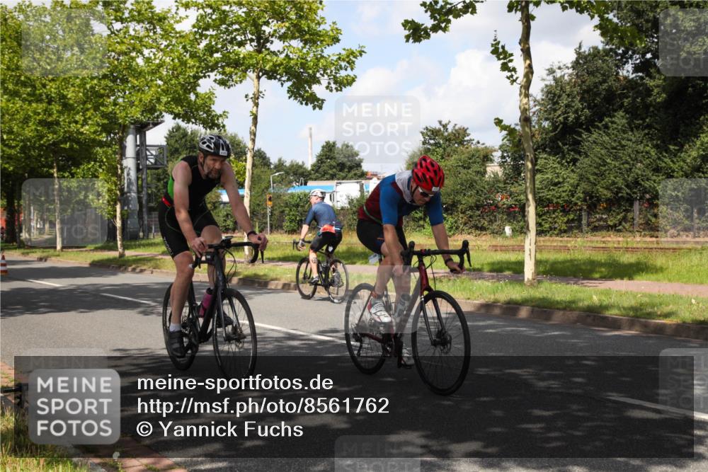 10.08.2025 - GEWOBA Citytriathlon Bremen Yannick Fuchs http://msf.ph/oto/8561762 10.08.2025 12:20:53 Radfahren 558, 581, 701, 772, 795, 829, 899, 940, 1001 meine-sportfotos.de
