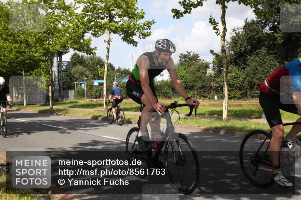 10.08.2025 - GEWOBA Citytriathlon Bremen Yannick Fuchs http://msf.ph/oto/8561763 10.08.2025 12:20:53 Radfahren 558, 581, 701, 772, 795, 829, 899, 940, 1001 meine-sportfotos.de