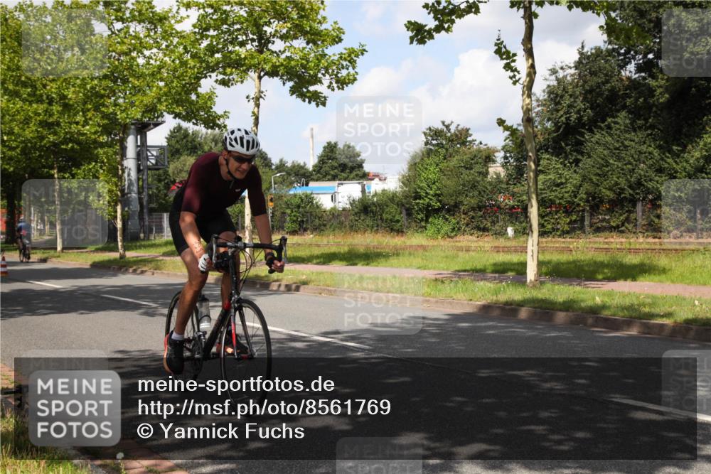 10.08.2025 - GEWOBA Citytriathlon Bremen Yannick Fuchs http://msf.ph/oto/8561769 10.08.2025 12:20:57 Radfahren 558, 581, 662, 701, 758, 772, 795, 899, 940, 969, 1001 meine-sportfotos.de