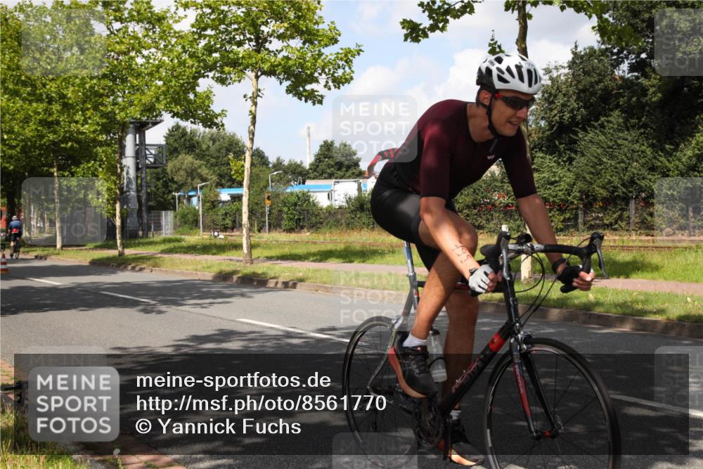 10.08.2025 - GEWOBA Citytriathlon Bremen Yannick Fuchs http://msf.ph/oto/8561770 10.08.2025 12:20:57 Radfahren 558, 581, 662, 701, 758, 772, 795, 899, 940, 969, 1001 meine-sportfotos.de