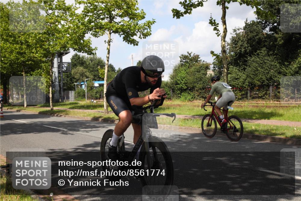 10.08.2025 - GEWOBA Citytriathlon Bremen Yannick Fuchs http://msf.ph/oto/8561774 10.08.2025 12:20:58 Radfahren 558, 581, 662, 701, 758, 772, 795, 869, 899, 940, 969, 1001 meine-sportfotos.de