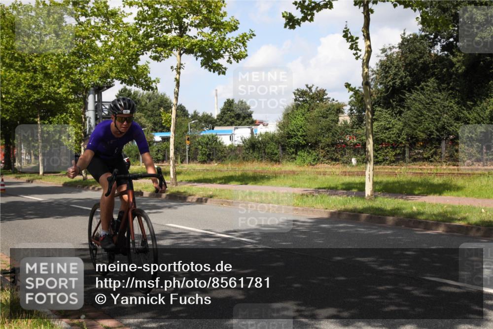 10.08.2025 - GEWOBA Citytriathlon Bremen Yannick Fuchs http://msf.ph/oto/8561781 10.08.2025 12:21:06 Radfahren 555, 558, 581, 662, 701, 758, 772, 785, 795, 813, 869, 969, 1001, 1002 meine-sportfotos.de